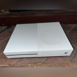 Used twice- like new Xbox s WITH controller